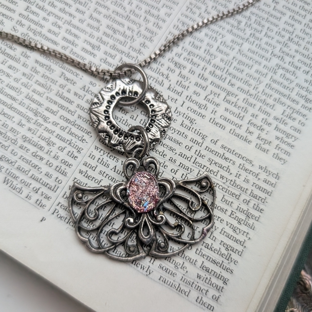 Vintage Beautiful Silvertone Necklace With Unusual Pendant